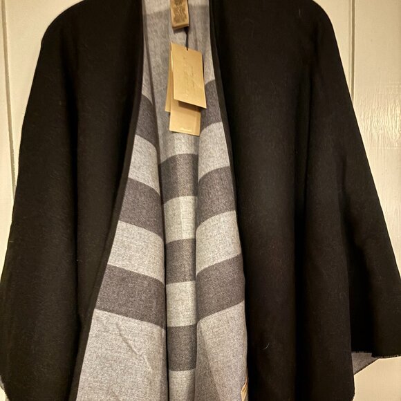NWT Burberry Charcoal Plaid Cape/Wrap - Picture 1 of 7
